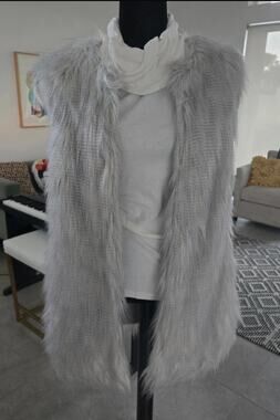 Brandon Thomas Silver Gray Shaggy
Faux Fur Long Vest Size Large